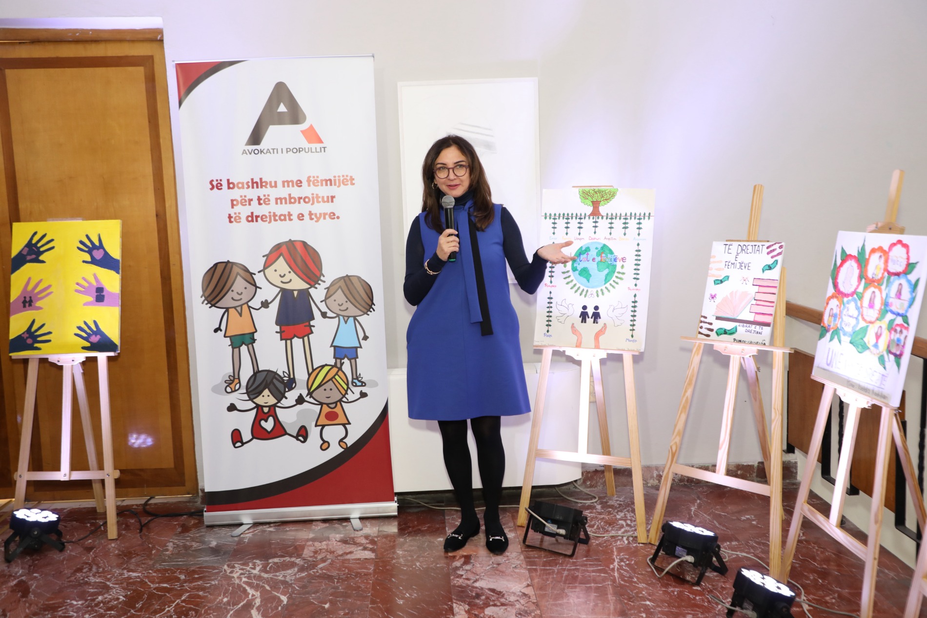 Dita Botërore e Fëmijëve, Avokati i Popullit çel dyert për ekspozitën e veçantë të fëmijëve të shkollës  “Ardian Klosi”